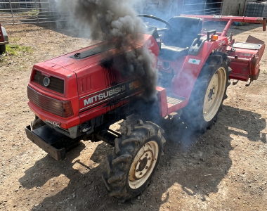 Storingzoeken aan de dieselmotor van een Mitsubishi MT-tractor