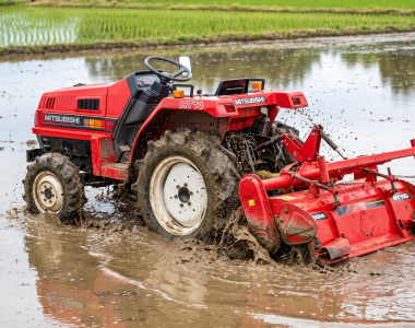 Driepuntshef en aftakas (PTO) van een Mitsubishi MT-tractor