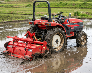 Driepuntshef en aftakas (PTO) achter op een Mitsubishi MT160–MT240