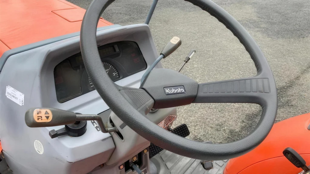 Kubota KL Bedienung und Starten: Armaturenbrett, Vorglühen und Schalten