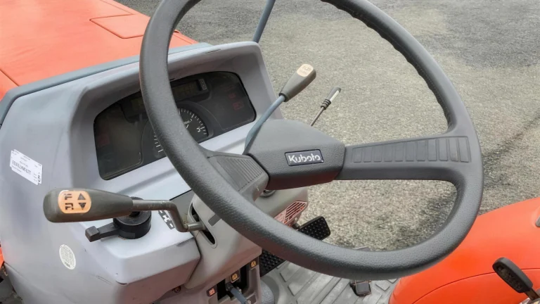 Kubota KL obsługa i uruchamianie: deska rozdzielcza, żarzenie wstępne i zmiana biegów