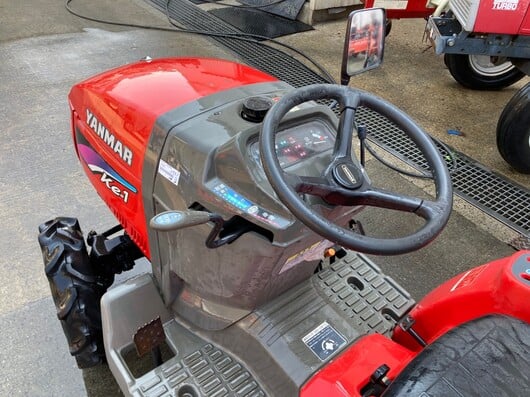 Dashboard en stuur van de Yanmar Ke-1
