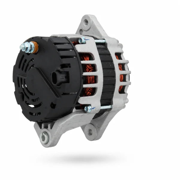 Dynamo Bobcat 7276403 en 6678560, 12V 65A, zijaanzicht met B+ aansluiting en stekker
