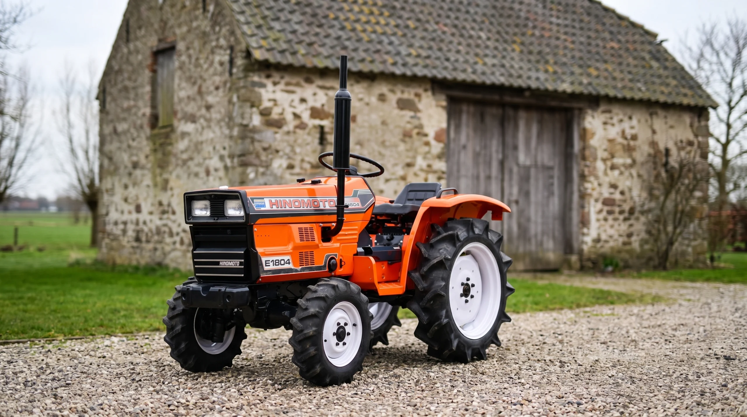 Mini-tracteur Hinomoto E1804 à quatre roues motrices